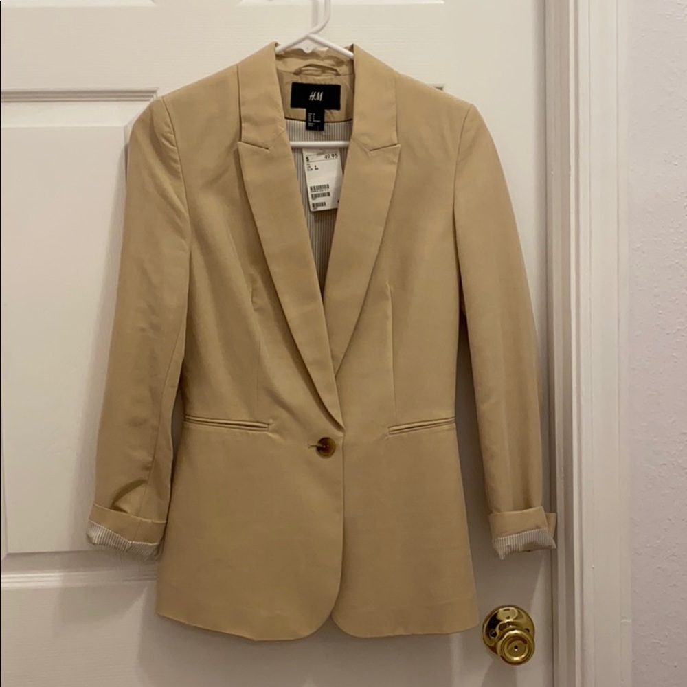 H&M tan women’s blazer